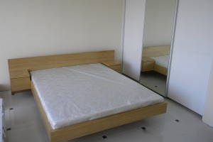 sypialnia łóżko szafa